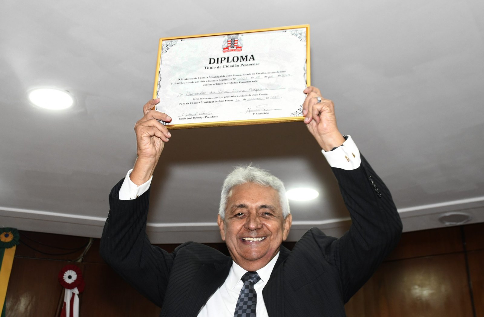 Cmjp Concede Cidadania Pessoense Ao Médico Leonardo Da Vinci Lima Nogueira